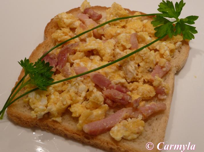 TOSTADA DE HUEVO Y BACON 2