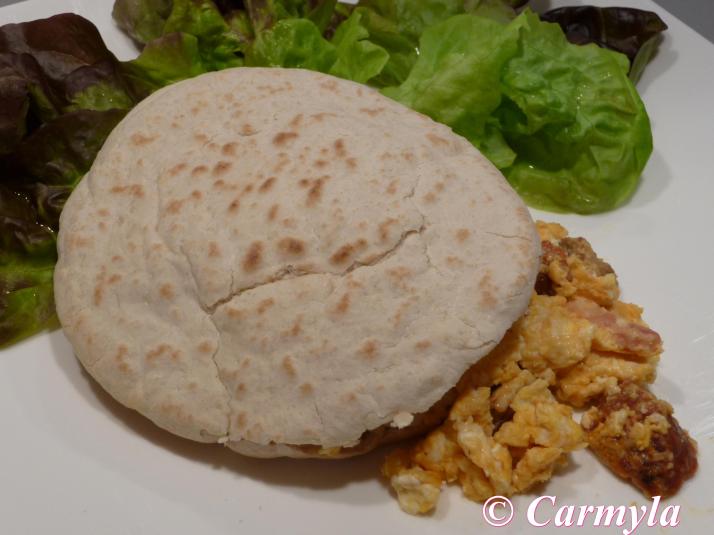 PITA HUEVOS BACON Y CHORIZO 1