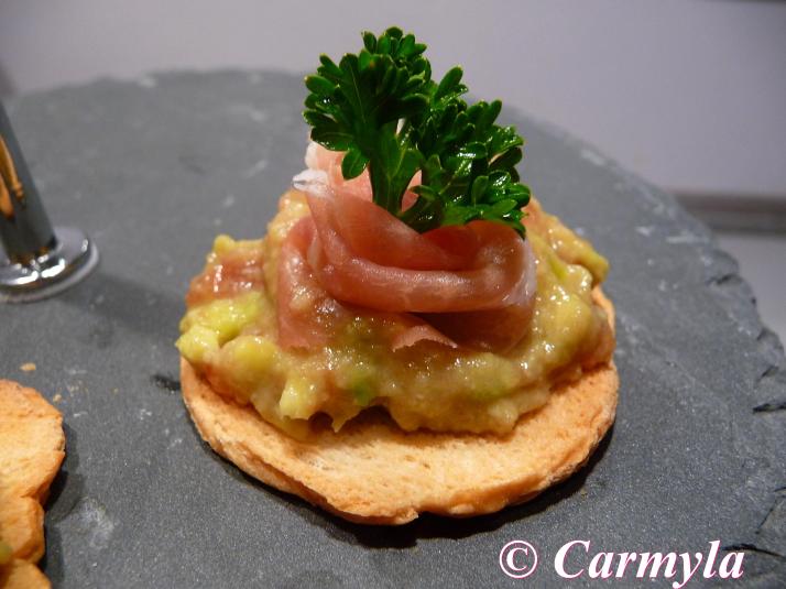 CANAPÉ DE JAMÓN CON GUACAMOLE 1