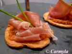 CANAPÉ DE JAMÓN CON PESTO ROJO