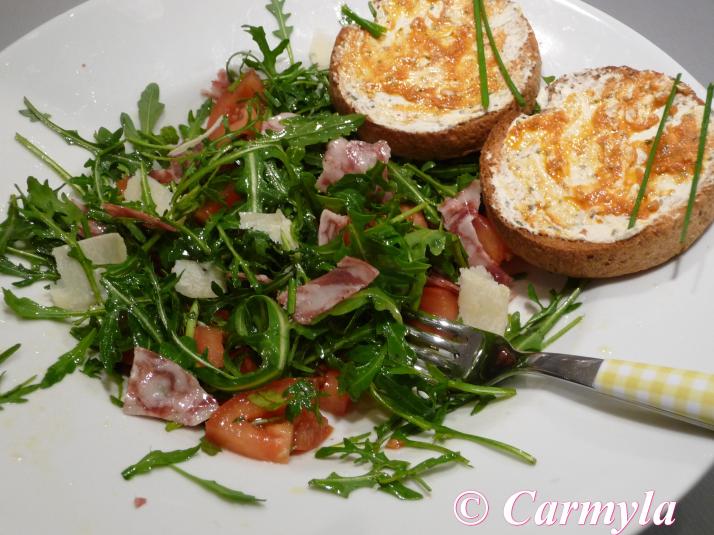 ENSALADA CON TOSTADA