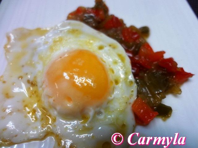 HUEVO DE CODORNIZ CON FRITADA