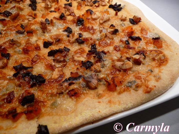 PIZZA DE GORGONZOLA Y FRUTOS SECOS entera