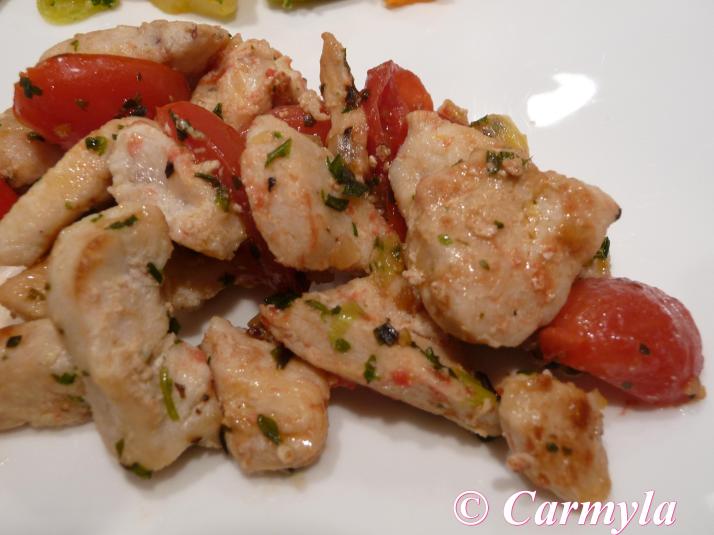 POLLO CON TOMATITOS plato