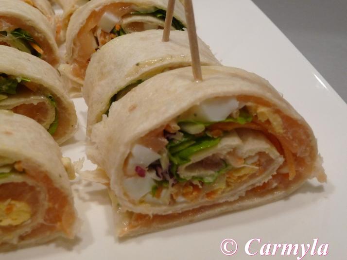 ROLLITOS DE SALMÓN Y HUEVO
