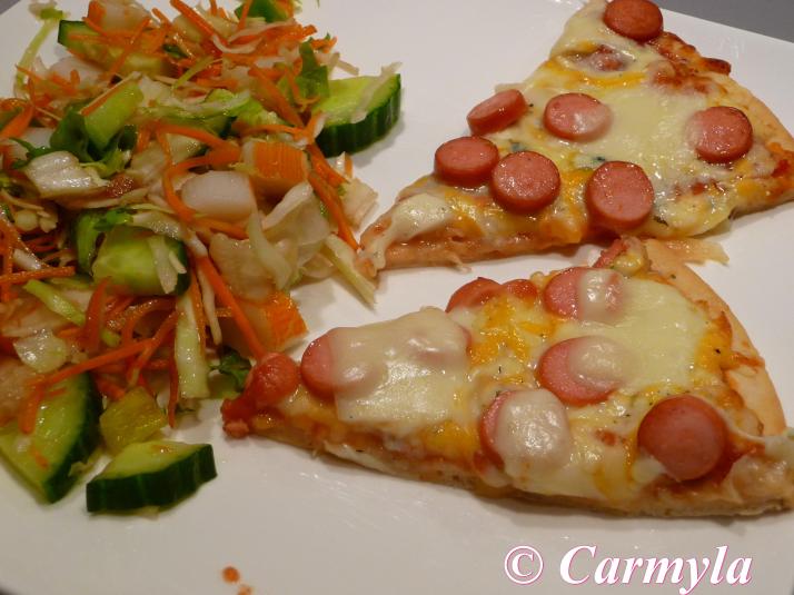 PIZZA 4 QUESOS Y SALCHICHA tapa