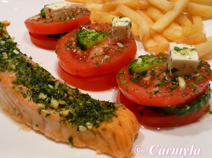 SALMON, TORRE DE TOMATE Y PATATAS