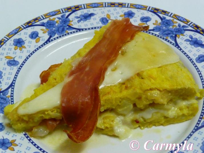 TORTILLA DE PATATA CON JAMÓN Y QUESO caliente