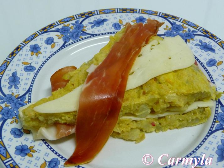 TORTILLA DE PATATA CON JAMÓN Y QUESO fría
