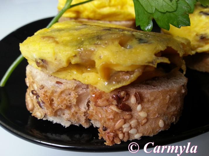 TOSTA DE CHAMPIÑONES AL AJILLO EN TORTILLA 3