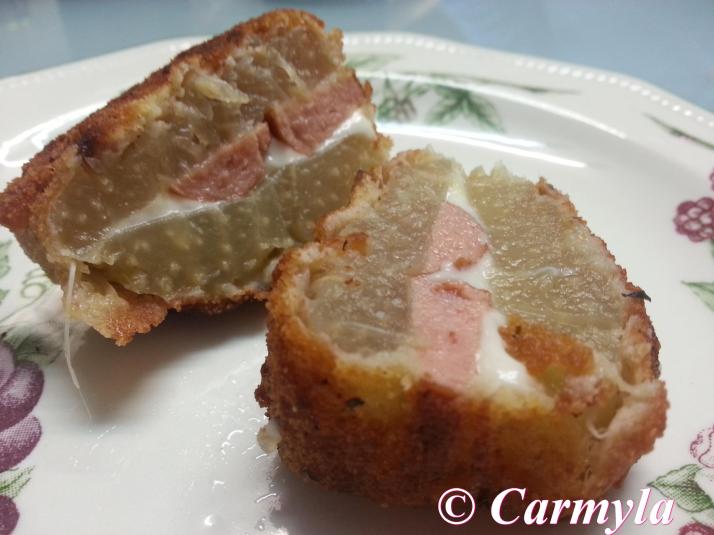 CARDO RELLENO DE FRANKFURT Y QUESO tapa abierto