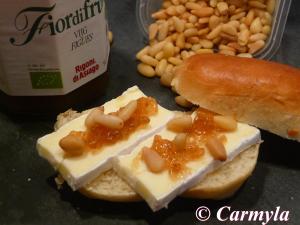 BOCATITA DE BRIE, HIGO Y PIÑONES prep 2