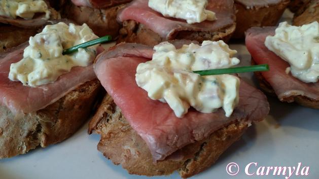 BRUCHETTA DE ROASBEEF CON ENSALADA DE ESPÁRRAGOS 1